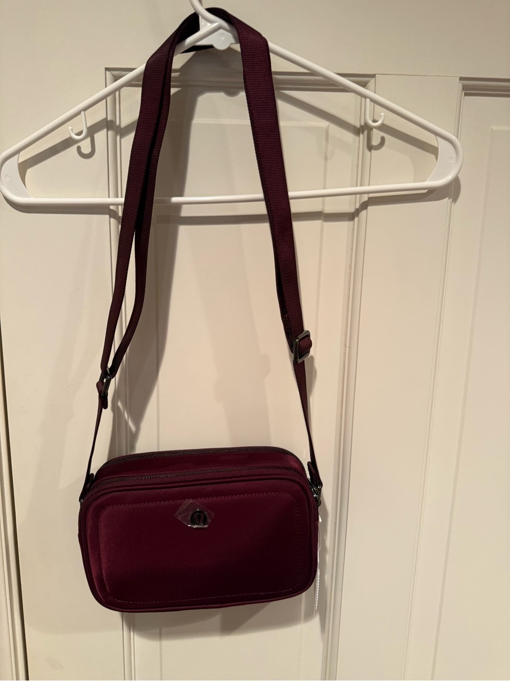 NWT Lululemon Crossbody Camera Bag Cassis Burgundy